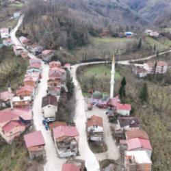 Duyan &ouml;nce afallıyor: Bu k&ouml;yde 2 farklı iftar saati var