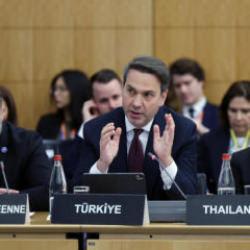 Fransa&rsquo;da kritik mesaj! Bakan Bayraktar: &ldquo;Enerjide en g&uuml;&ccedil;l&uuml; akt&ouml;rlerden biri olacağız'