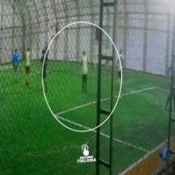 Halı sahada Matematik &ouml;ğretmeni hayatını kaybetti