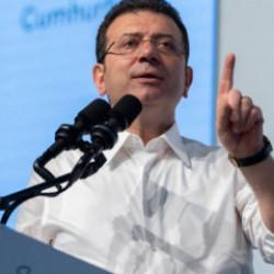 İmamoğlu'nun &uuml;slupsuzluğuna tepki yağdı: Fonlayamadığı medyaya parmak salladı