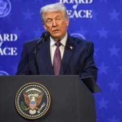 İran&rsquo;a saldırırsa maddi g&uuml;c&uuml;n&uuml; kaybeder: İngiliz politikacıdan Trump iddiası