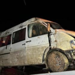 İş&ccedil;i servisi şarampole devrildi: 17 yaralı