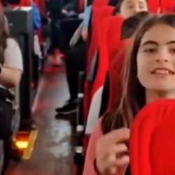 İstanbul'da &ouml;ğrenciler cami ziyaretine ilahilerle gittiler