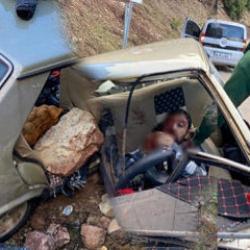 Kahramanmaraş'ta korkun&ccedil; kaza: Kaya par&ccedil;ası otomobilin i&ccedil;ine girdi: 2'si ağır 4 yaralı