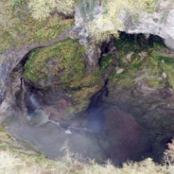 Karadeniz'in en derini: İ&ccedil;inde şelale akan mağara hayran bırakıyor