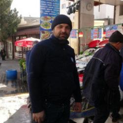 Kilis'te tezgahta g&ouml;rd&uuml;, sevin&ccedil;ten &ccedil;iğ &ccedil;iğ yedi