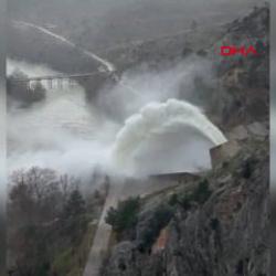 Manavgat'taki 2 barajdan kontroll&uuml; su bırakılmaya başlandı