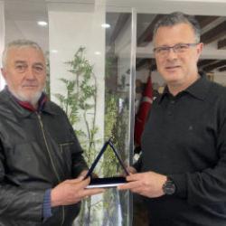 Manisa'da temizlik iş&ccedil;isinden &ouml;rnek davranış: 3 yevmiye ile &ouml;d&uuml;llendirildi