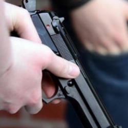 Mersin'de d&uuml;ğ&uuml;nde silahlı kavga: 1'i &ccedil;ocuk 8 yaralı