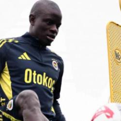 N'Golo Kante, Trabzonspor ma&ccedil;ından sonra yaptığı davranışla taraftarını mest etti