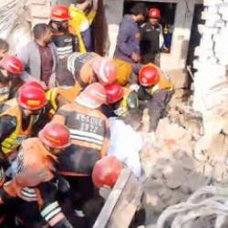 Pakistan&rsquo;da &uuml;&ccedil; katlı binada t&uuml;p patladı: 16 &ouml;l&uuml;, 14 yaralı