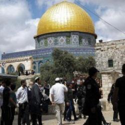 Ramazan ayı &ouml;ncesi Kud&uuml;s'te provokatif eylem: Mescid-i Aksa'ya baskın d&uuml;zenledi