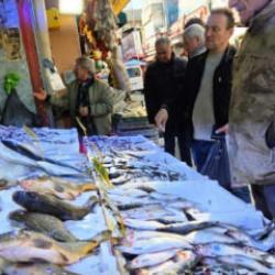 Ramazan'da balığa ilgi: Hamsinin kilosu 100 lira