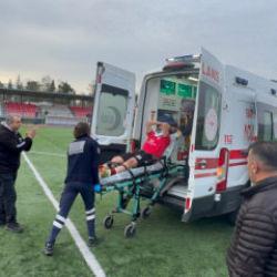 Saha bir anda karıştı! 11 kırmızı kart &ccedil;ıktı, 1 futbolcu hastanelik oldu