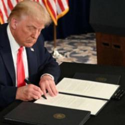 Son dakika: T&uuml;m d&uuml;nyaya savaş a&ccedil;tı! Trump'tan flaş karar, imzayı attı...