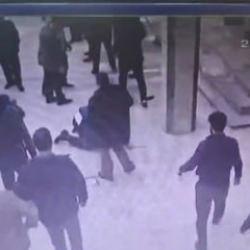 Sultangazi'de dehşet anları! Dayısına kaldırım taşıyla saldırdı