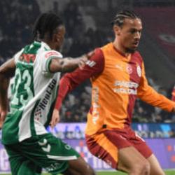 Taraftar tehlikenin farkındaydı! Aslan'ın kredisi Konya'da t&uuml;kendi