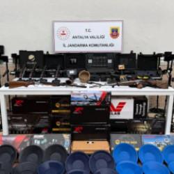 Tarih Yağmacılarına Jandarma Freni: Adeta K&uuml;&ccedil;&uuml;k Bir M&uuml;ze Ele Ge&ccedil;irildi!