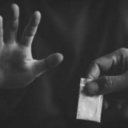 T&uuml;rkiye&rsquo;de uyuşturucu endişesi zirvede: Her 10 kişiden 9&rsquo;u aynı g&ouml;r&uuml;şte 