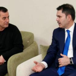 Bakan Kurum, depremzede ailenin yeni evine misafir oldu! 'Her daim yanımızda oldunuz'