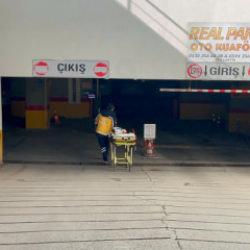 Yer: Bolu! Belediye otoparkının tuvaletinde hareketli dakikalar