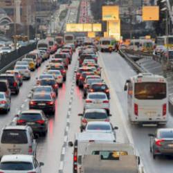 İstanbul'da sabah &ccedil;ilesi! Trafik yoğunluğu y&uuml;zde 90'ı buldu