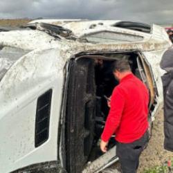 Şırnak'ta iş&ccedil;i servisi takla attı: 9 yaralı