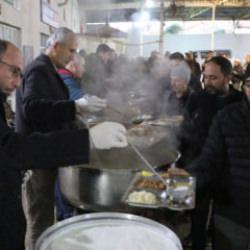 Bu mahallede, "İftarda ne yemek yapacağım" diye d&uuml;ş&uuml;nen kadınlar değil erkekler