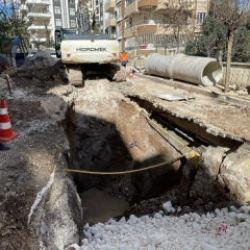 Şanlıurfada altyapı &ccedil;alışmasında g&ouml;&ccedil;&uuml;k: İki iş&ccedil;i yaralandı