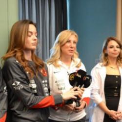 A Milli Kadın Futbol Takımı&rsquo;ndan kanser hastalarına moral ziyareti