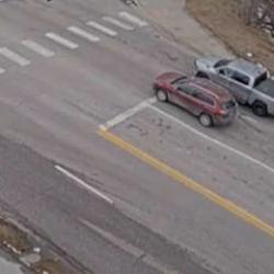 ABD'de iki ara&ccedil;, yolun aniden &ccedil;&ouml;kmesiyle &ccedil;ukura d&uuml;şt&uuml;