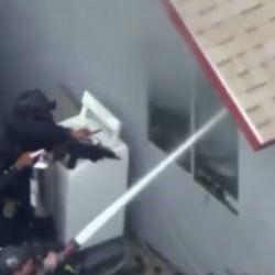 ABD'de polisler hırsızı yakalamak isterlerken evi yaktılar!