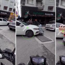 Ayağı takılıp yere d&uuml;şen kadın, ezilmekten son anda kurtuldu