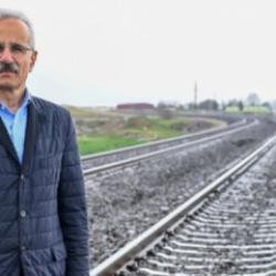 İstanbul'a mega demiryolu geliyor! Bakan Uraloğlu duyurdu