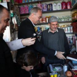 Belediye başkanı, veresiye defterini tartıp 50 bin TL'ye satın aldı