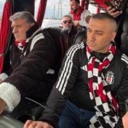 Beşiktaş Başkanı Serdal Adalı deplasmanda taraftarla