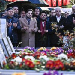 Eski başbakanlardan Necmettin Erbakan kabri başında anıldı