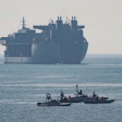 İran, H&uuml;rm&uuml;z Boğazı'ndan ge&ccedil;meye &ccedil;alışan bir petrol tankerini vurdu