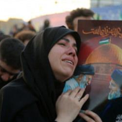 İran'da Hamaney'in &ouml;l&uuml;m&uuml;n&uuml;n ardından g&ouml;steriler d&uuml;zenlendi