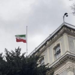 İran'ın İstanbul Başkonsolosluğu'nda bayraklar yarıya indirildi