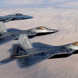 İsrail'de olağan&uuml;st&uuml; hareketlilik! ABD'ye ait F-22 savaş u&ccedil;akları peş peşe iniş yaptı