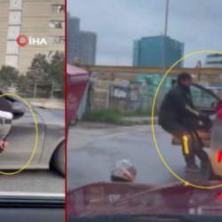 İstanbul'da trafikte kavga g&ouml;r&uuml;nt&uuml;leri bitmek bilmiyor! İşte son iki vakaa...