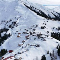 Ka&ccedil;kar Dağları ve yaylalar beyaza b&uuml;r&uuml;nd&uuml;: Kartpostalları aratmıyor!