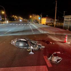 Kamyonetle &ccedil;arpışan motosikletin s&uuml;r&uuml;c&uuml;s&uuml; Kerem &ouml;ld&uuml;