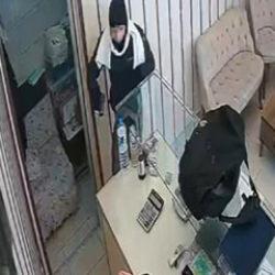 Malatya&rsquo;da kuyumcu soygunu girişimi kamerada: Zanlılar yakalandı