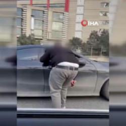 Minib&uuml;s s&uuml;r&uuml;c&uuml;s&uuml;n&uuml;n bı&ccedil;aklı tehdidi yanına kar kalmadı, tutuklandı