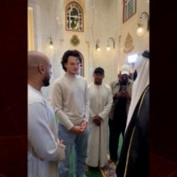  Ramazan ayının maneviyatından etkilenen İtalyan gen&ccedil; M&uuml;sl&uuml;man oldu