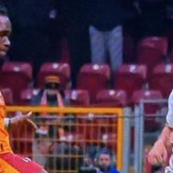 RAMS Park'ta kırmızı kart itirazı! Eski hakem isyan etti: 'Beşiktaş ma&ccedil;ında olmayacaktı'