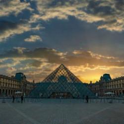 Skandalların odağındaki Louvre M&uuml;zesi'nde istifa depremi