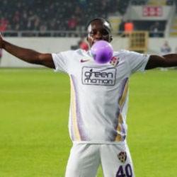 S&uuml;per Lig ekibinde ayrılık! 27 yaşındaki oyuncu &Ccedil;in'e transfer oldu